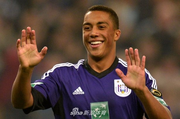 委屈巴巴！熱刺無(wú)緣聯(lián)賽杯決賽，孫興慜賽后表情說(shuō)不出的傷感