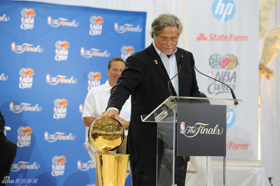 太鐵！太陽(yáng)全場(chǎng)三分33中8命中率24%，黃蜂47中13命中率28%