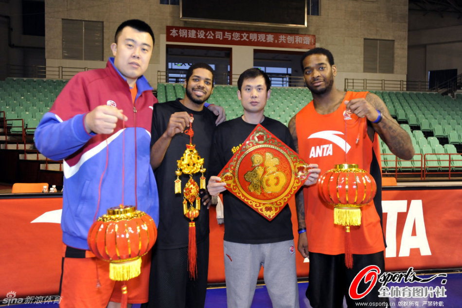 虎撲1月6日訊 今天NBA常規賽凱爾特人客場(chǎng)對陣雷霆的比賽已經(jīng)結束。全場(chǎng)戰罷，凱爾特人以92-105不敵雷霆。本場(chǎng)比賽，凱爾特人球員杰森-塔特姆出戰38分鐘，17投7中，其中三分球6投2中，罰球12投