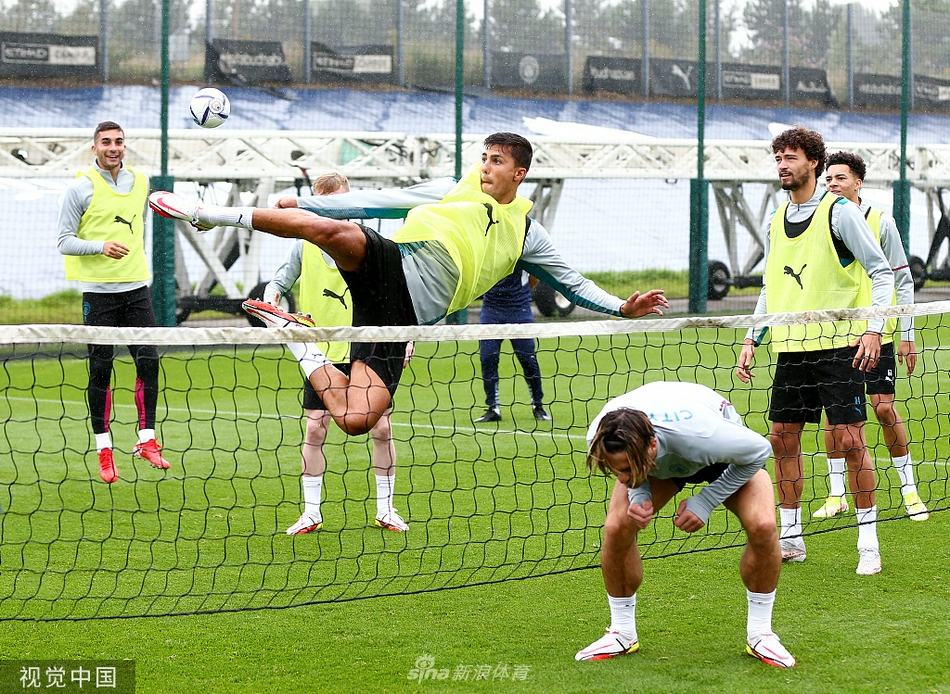 [流言板]發(fā)揮出色！庫里上半場(chǎng)12投7中，砍下20分4籃板2蓋帽