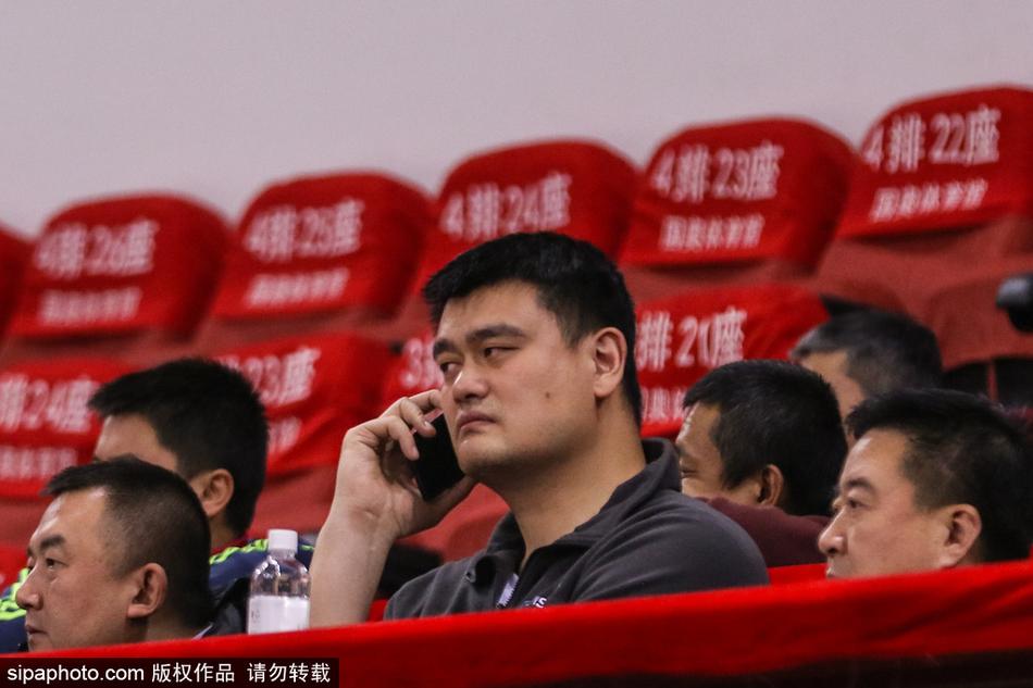 灰熊記者：灰熊計劃裁掉洛夫頓以騰出一個(gè)名額給莫蘭特