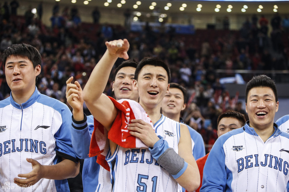 BBC：舍什科第10個(gè)罰點(diǎn)是因為他抽筋了，曼聯(lián)將繼續支持阿莫林