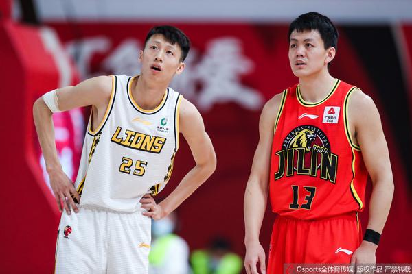 直播吧11月7日訊 NBA常規賽，太陽(yáng)首節以31-27領(lǐng)先快船。首節比賽，杰林·格林賽季首秀）出戰6分47秒，投籃7中3，三分4中2，得到8分1籃板1助攻。布克出戰10分52秒，投籃8中5，三分1中0