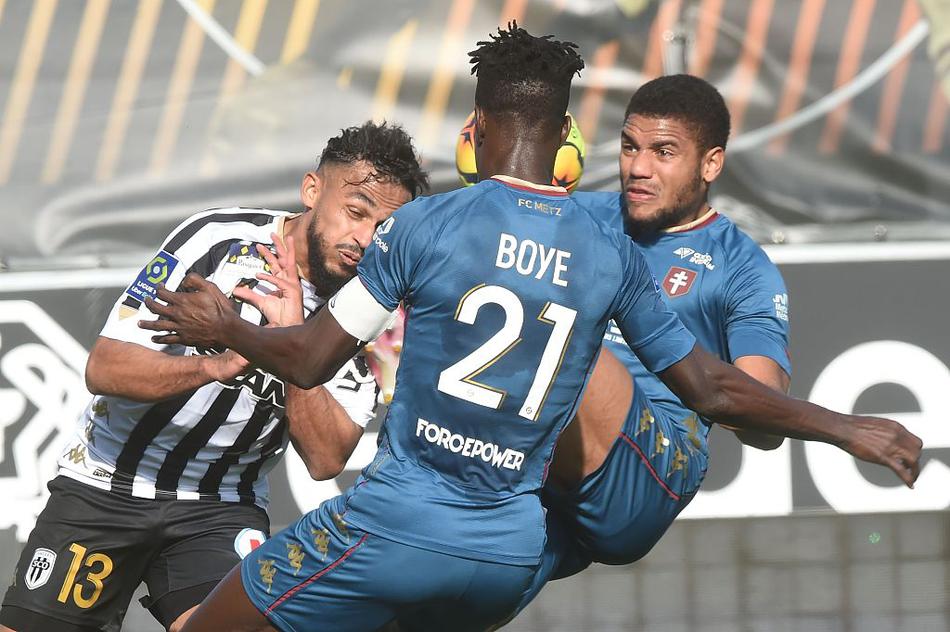 《閃電十一人》豪華版提前解鎖Steam在線(xiàn)人數突破2萬(wàn)