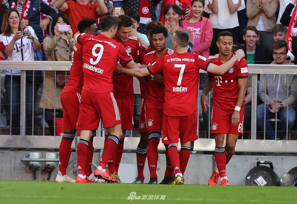 貝弗利：不認為克萊是角色球員 他能得50分&進(jìn)10記三分