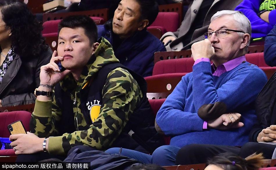 第63分鐘，吉馬良斯推進(jìn)分球，巴恩斯迎球推射破門(mén)，紐卡1