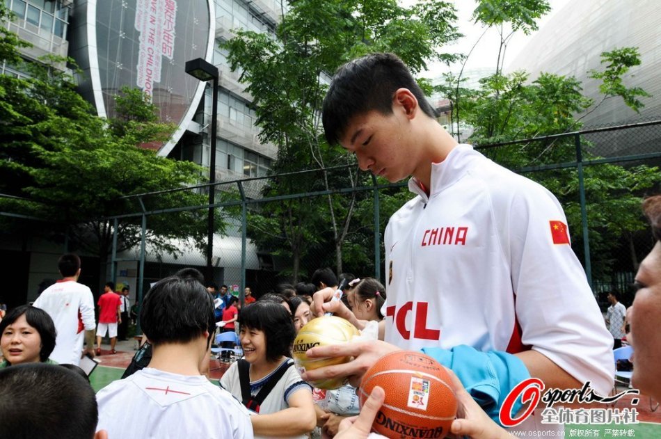 瞧一瞧看一看！瓦蘭丘納斯13中10高效砍下22分8板2助&5前場(chǎng)板