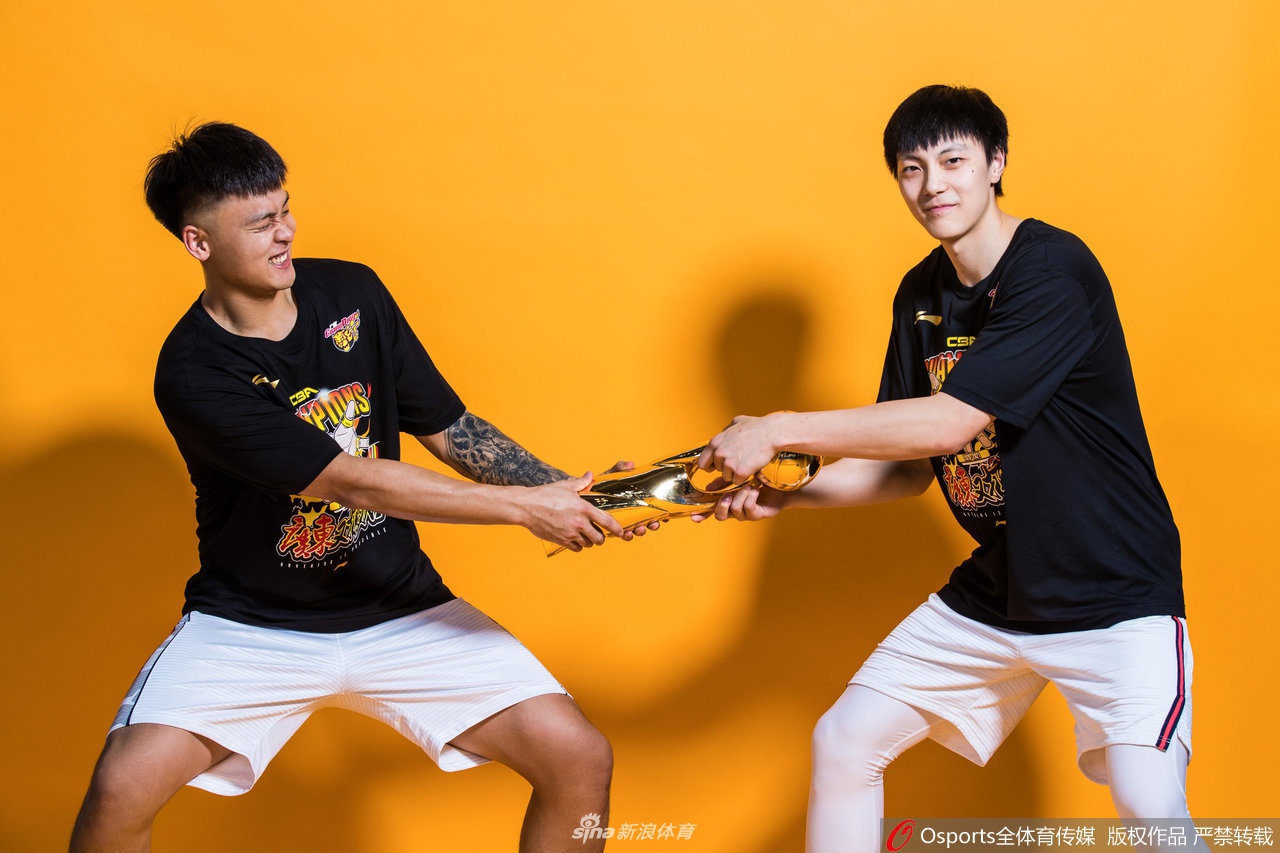 潘偉力：說(shuō)卡納瓦羅是為錢(qián)而來(lái)的屌絲 應該是這輩子沒(méi)見(jiàn)過(guò)錢(qián)