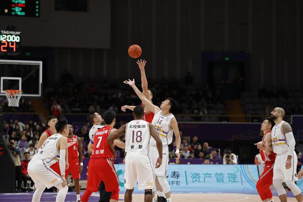 魏登費勒：烏爾比希不該去拜仁坐板凳，他應該在德甲出場(chǎng)比賽