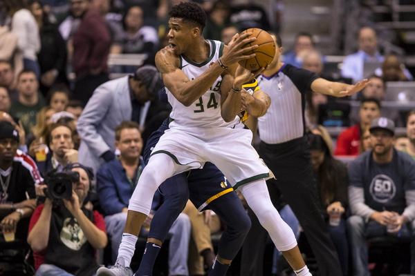 不滿(mǎn)早有征兆？莫耶斯在對陣利物浦的入場(chǎng)前就和主裁有過(guò)沖突