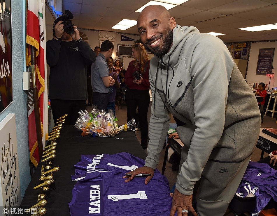 后勁不足！納茲·里德16中6拿到16分7板 下半場(chǎng)9中2