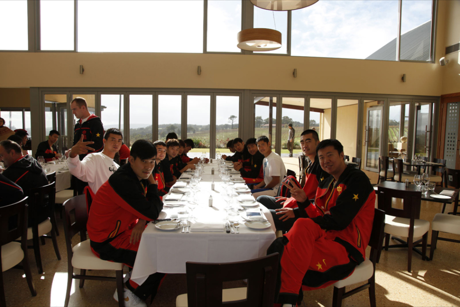 場(chǎng)均9.8分3.7板！鵜鶘迎戰尼克斯 赫伯特·瓊斯連續第4場(chǎng)比賽缺席