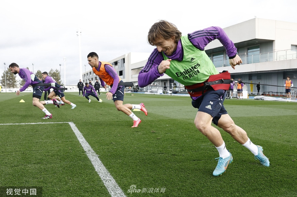 控制情緒！杰克遜被吹走步后不滿(mǎn)抱怨判罰，吃到技術(shù)犯規