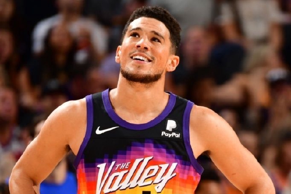 略顯尷尬！尼昂籃下溜底接球上空籃，結果打板過(guò)橋彈框而出