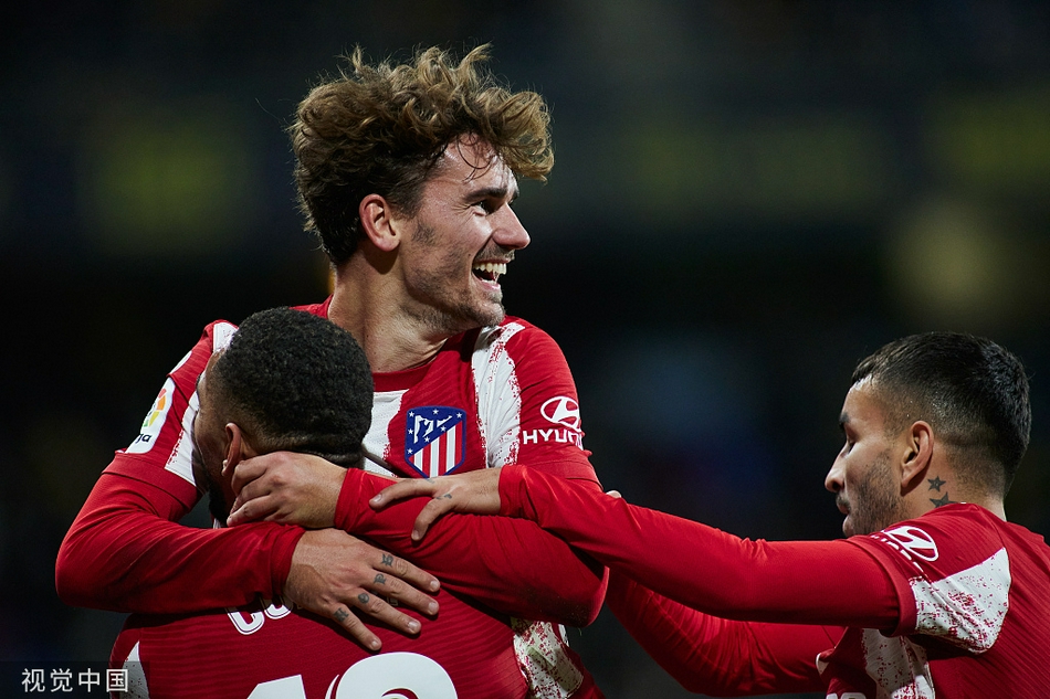 小里弗斯：老詹在幾乎所有隊都能做持球大核 唯獨在湖人得打無(wú)球