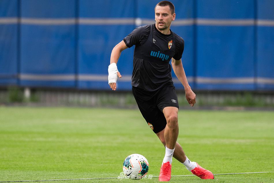 郵報：如果未能簽下馬倫，維拉有意引進(jìn)米蘭邊鋒丘庫埃澤