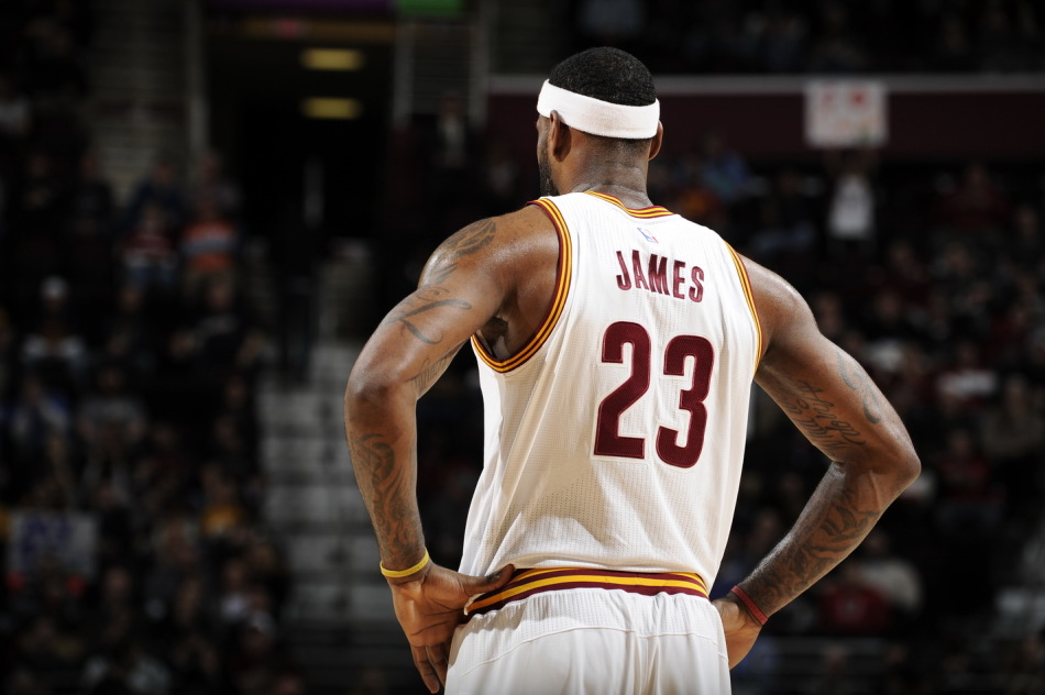 虎撲02月09日訊 NBA常規賽獨行俠對陣火箭的比賽正在進(jìn)行中。第四節比賽中，馬紹爾接球再中得到14分，獨行俠再領(lǐng)先至9分。