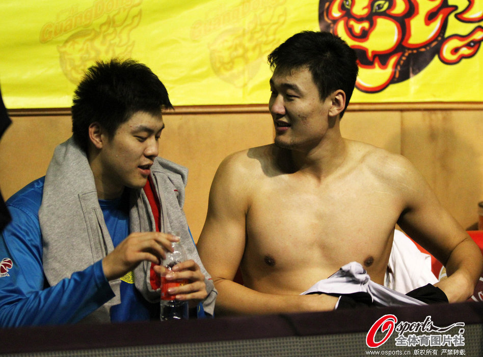 還需適應！倫納德全場(chǎng)11中3，三分5中2，得到8分2籃板2助攻