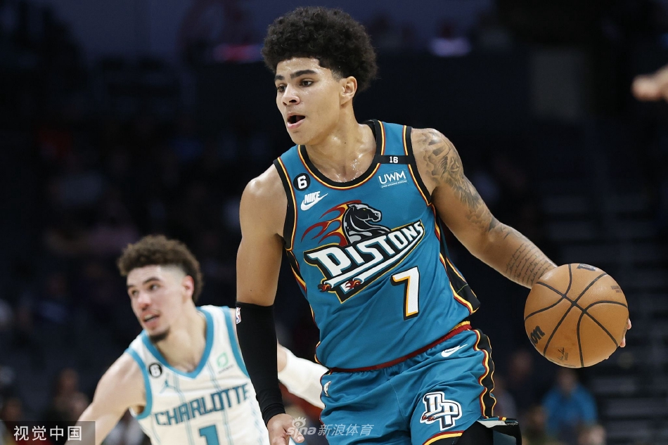 訪(fǎng)校第一站！郇斯楠曬出參觀(guān)普渡大學(xué)的照片：普渡大學(xué)男籃加油？