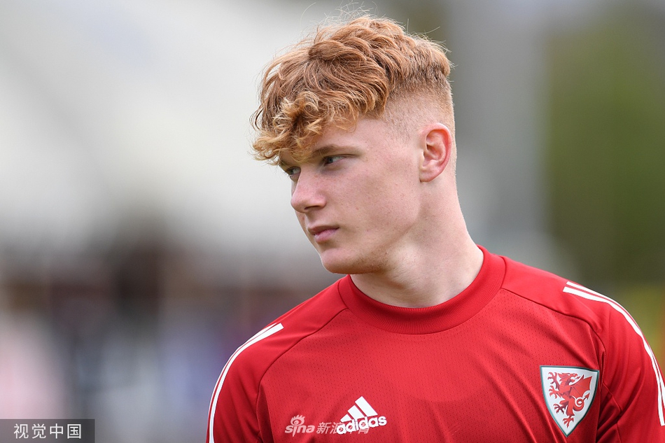 瘋狂為高管杜馬斯證明！奎因5連勝場(chǎng)均14.6分9.2板5助 正負值+67