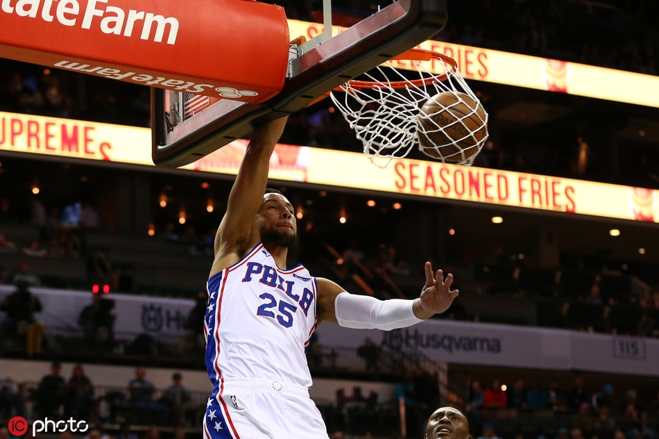 阿森納曬埃澤與全場(chǎng)最佳獎杯合照：他永遠不會(huì )忘記的夜晚