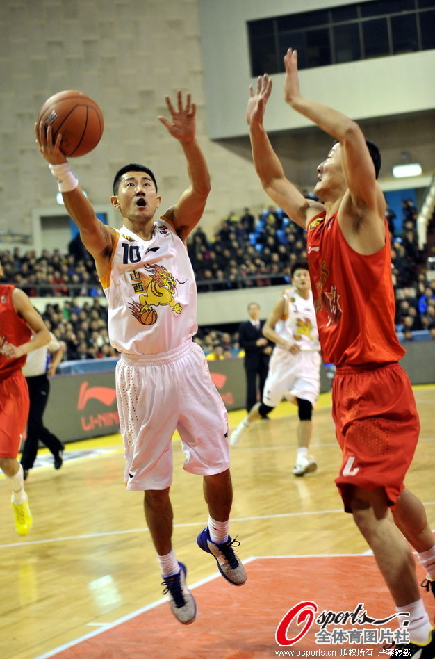 亞馬爾阻止居勒爾快發(fā)任意球，雙方起了沖突！