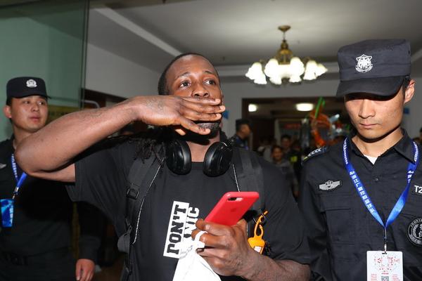 沒(méi)罰下還進(jìn)球了！貝里瓦爾第86分鐘破門(mén)，1分鐘前鏟球未吃第二黃