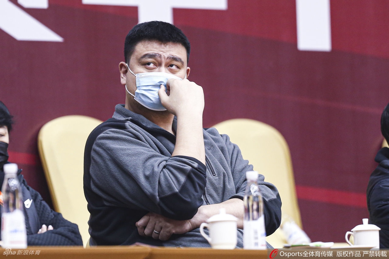 直播吧9月16日訊 近日，NBA記者Jason Timpf在個(gè)人播客節目《hoops Tonight》中點(diǎn)評了2017-18賽季的詹姆斯?！拔艺J為2018年的勒布朗是這項運動(dòng)歷史上最好的球員。那是勒布