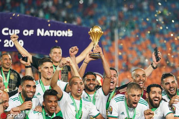 芒特戰舊主！曼聯(lián)換人，馬奎爾、姆伯莫被約羅、芒特換下