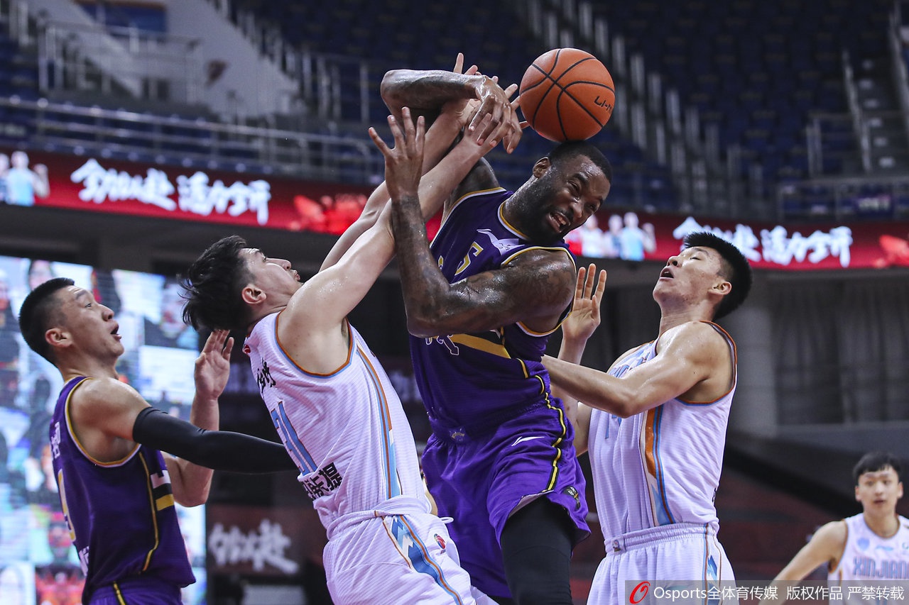 高空轟炸！席爾瓦助飛比塔澤 隨后比塔澤拋傳助席爾瓦空接暴扣