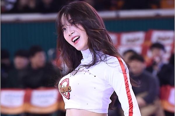 虎撲02月07日訊 前NBA球員肯德里克-帕金斯近日在ESPN節目中談到了球隊領(lǐng)袖相關(guān)話(huà)題?！澳愕那蜿犞凶詈玫那騿T并不意味著(zhù)他就是領(lǐng)袖。當我在雷霆時(shí)，領(lǐng)袖不是KD凱文-杜蘭特），不是拉塞爾威斯布魯克）