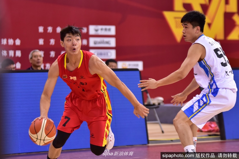 祝賀！大連英博主帥李國旭被授予遼寧五一勞動(dòng)獎?wù)碌吕锷?                                                               2025-11-12