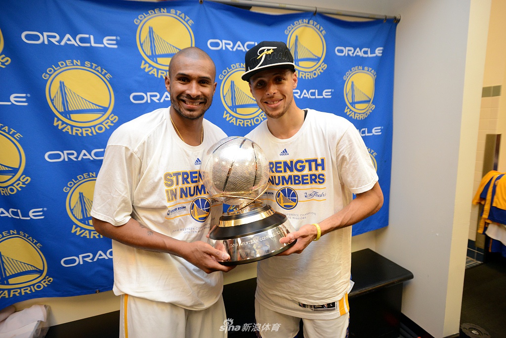 拼盡全力！哈登全場(chǎng)22投8中，拿到22分8籃板8助攻