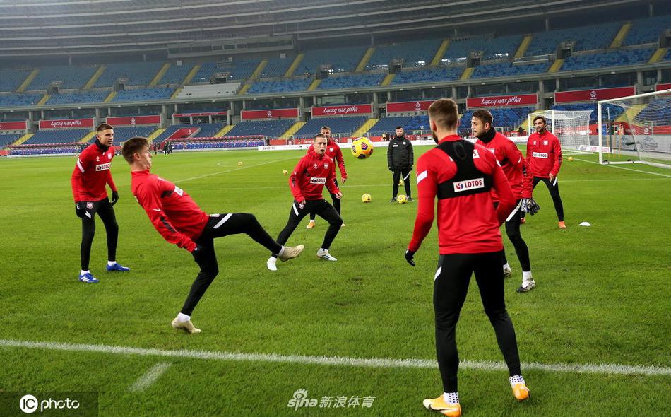 小羅社媒曬巴薩時(shí)期與隊友慶祝照片：在巴薩的美好回憶