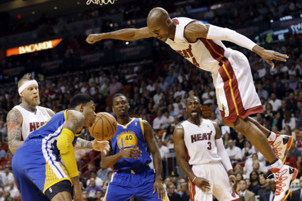 直播吧10月28日訊 NBA常規賽，籃網(wǎng)109-137不敵火箭，遭遇4連敗。據統計籃網(wǎng)開(kāi)季4連敗期間總共丟522分，創(chuàng  )造隊史開(kāi)季前4場(chǎng)失分紀錄。另外目前籃網(wǎng)百回合丟131.2分，斷層聯(lián)盟墊底。目前籃網(wǎng)