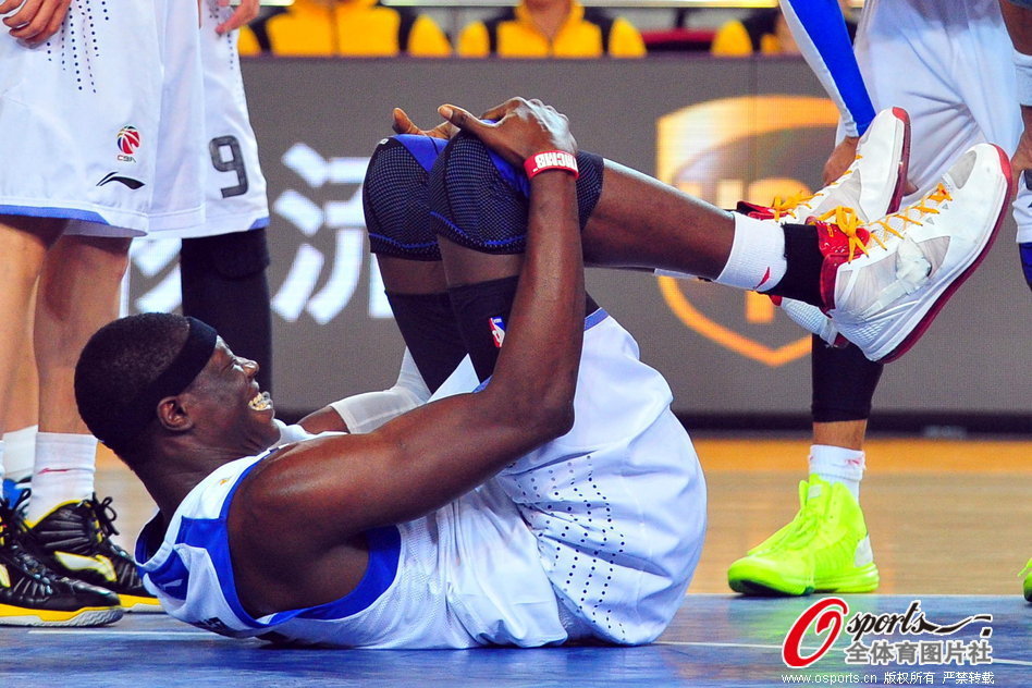 ??毫無(wú)生氣！庫里垂頭喪氣一整場(chǎng) 14投拿11分