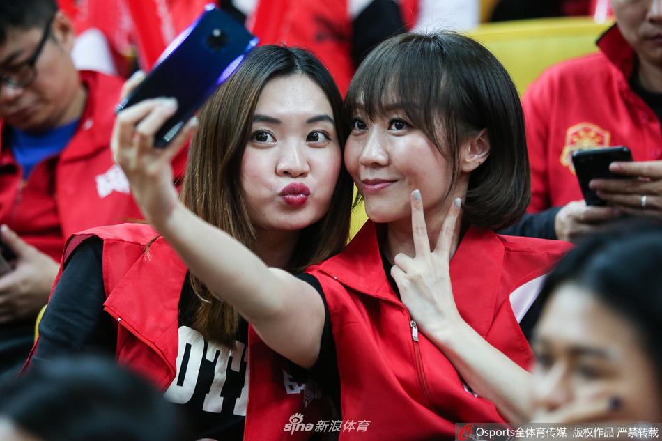 喝涼水都塞牙！公牛落后40多分 吉迪又被凱沙·約翰遜無(wú)意肘到