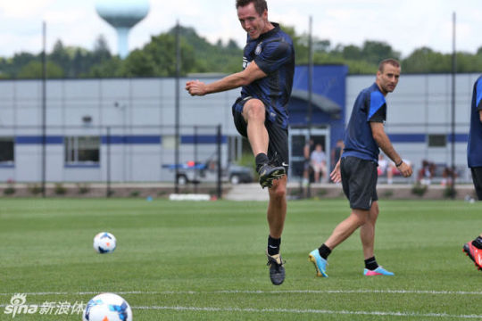 十年少，跳躍無(wú)止境 以《跳跳魚(yú)》游戲為主題的跳一跳探索之旅