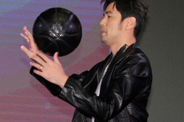 全能表現！小薩博尼斯16中8得到17分16板7助1斷