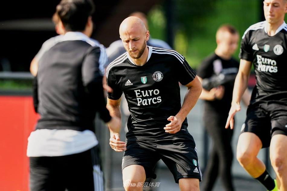 有能！戴奇執教森林前6場(chǎng)僅輸2場(chǎng)，平曼聯(lián)、客場(chǎng)完勝利物浦