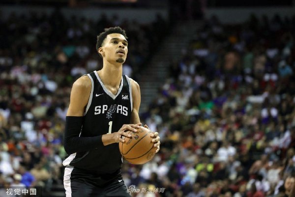 字母哥談交易流言：我無(wú)法控制別人說(shuō)什么 我從未想過(guò)或說(shuō)過(guò)離開(kāi)