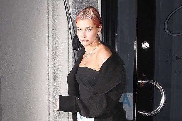 虎撲01月28日訊 NBA常規賽獨行俠對陣奇才的比賽正在進(jìn)行中。第一節比賽中，普羅斯珀三分命中，獨行俠三分13中9，首節戰罷42-16領(lǐng)先奇才。