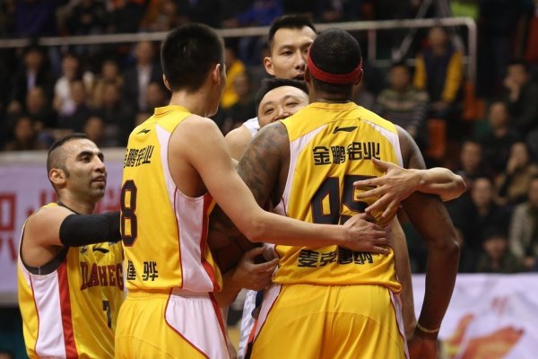 馬卡：皇馬主帥阿隆索獲得弗洛倫蒂諾的支持，球員了解到這點(diǎn)