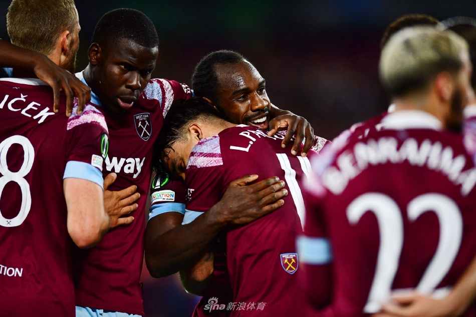 今天是三分神射！米切爾半場(chǎng)三分7中5射落15分 另有2板2助