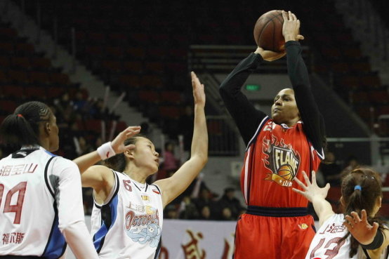 殺死比賽！格蘭姆斯迎著(zhù)濃眉干拔三分命中，6記三分砍下23分