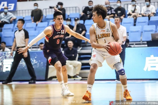 [流言板]發(fā)揮出色！庫里上半場(chǎng)12投7中，砍下20分4籃板2蓋帽