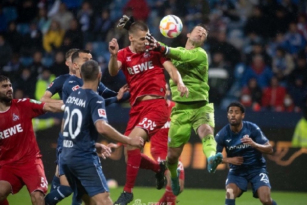 荷蘭先丟球！萊萬(wàn)做球助攻，卡明斯基低射穿襠得手