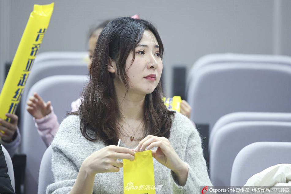 可惜！鄧弗里斯禁區內機會(huì )被封堵，后續佛羅倫薩解圍險些自擺烏龍