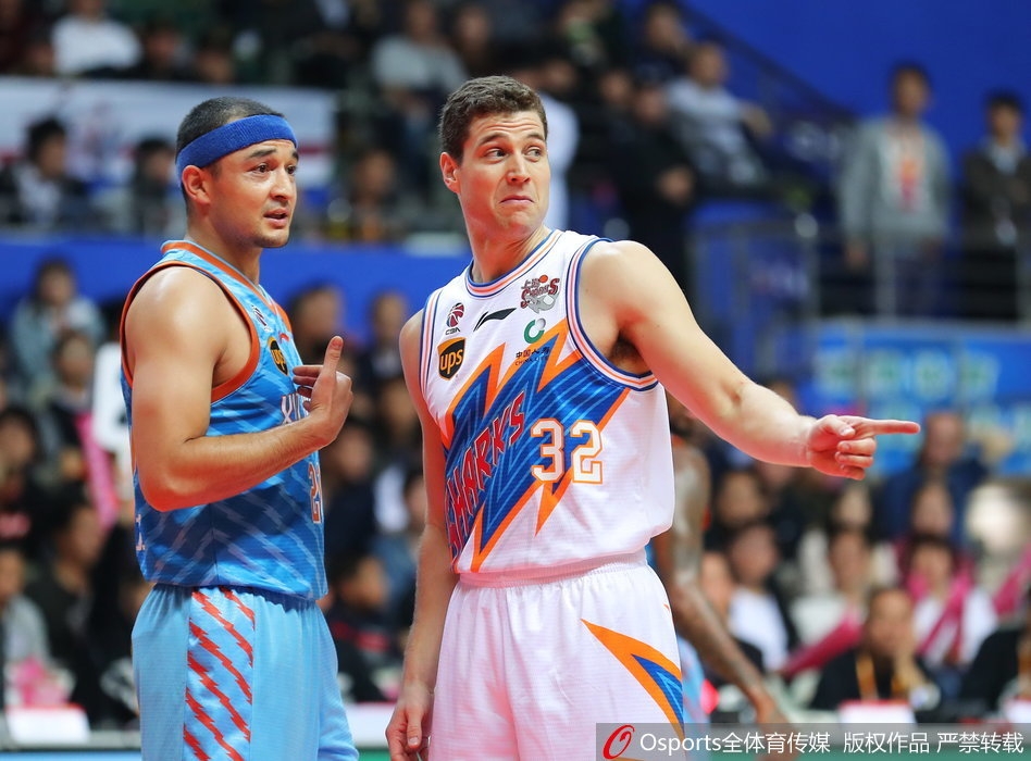 法老出征！薩拉赫社媒曬埃及全隊合照，將乘飛機奔赴摩洛哥參賽