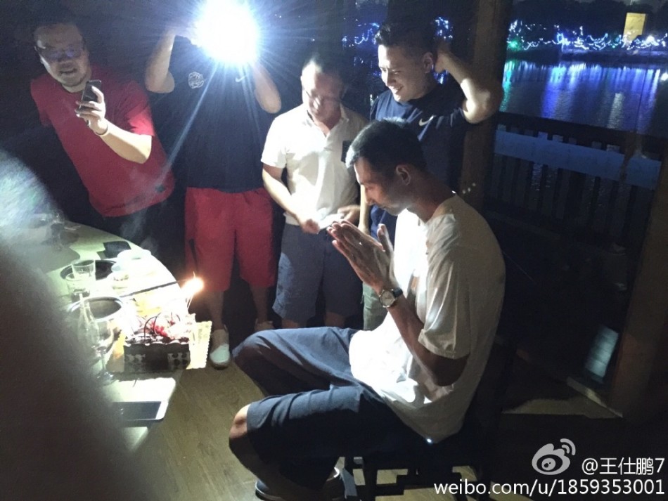 巴媒：格雷米奧主席候選人曾用引進(jìn)本澤馬作為競選籌碼
